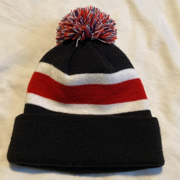 Chicago Bulls Hat with Pom Pom - Picture 3 of 4